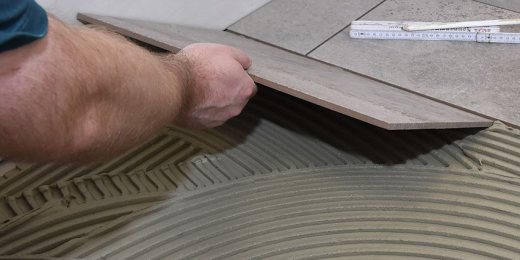 Quelle est l’épaisseur de colle applicable pour du carrelage ?
