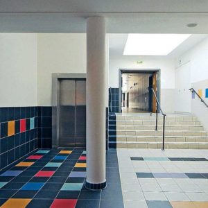 Carrelages pour collectivités, écoles, crèches, espaces culturels, centres sportifs, bâtiments publics